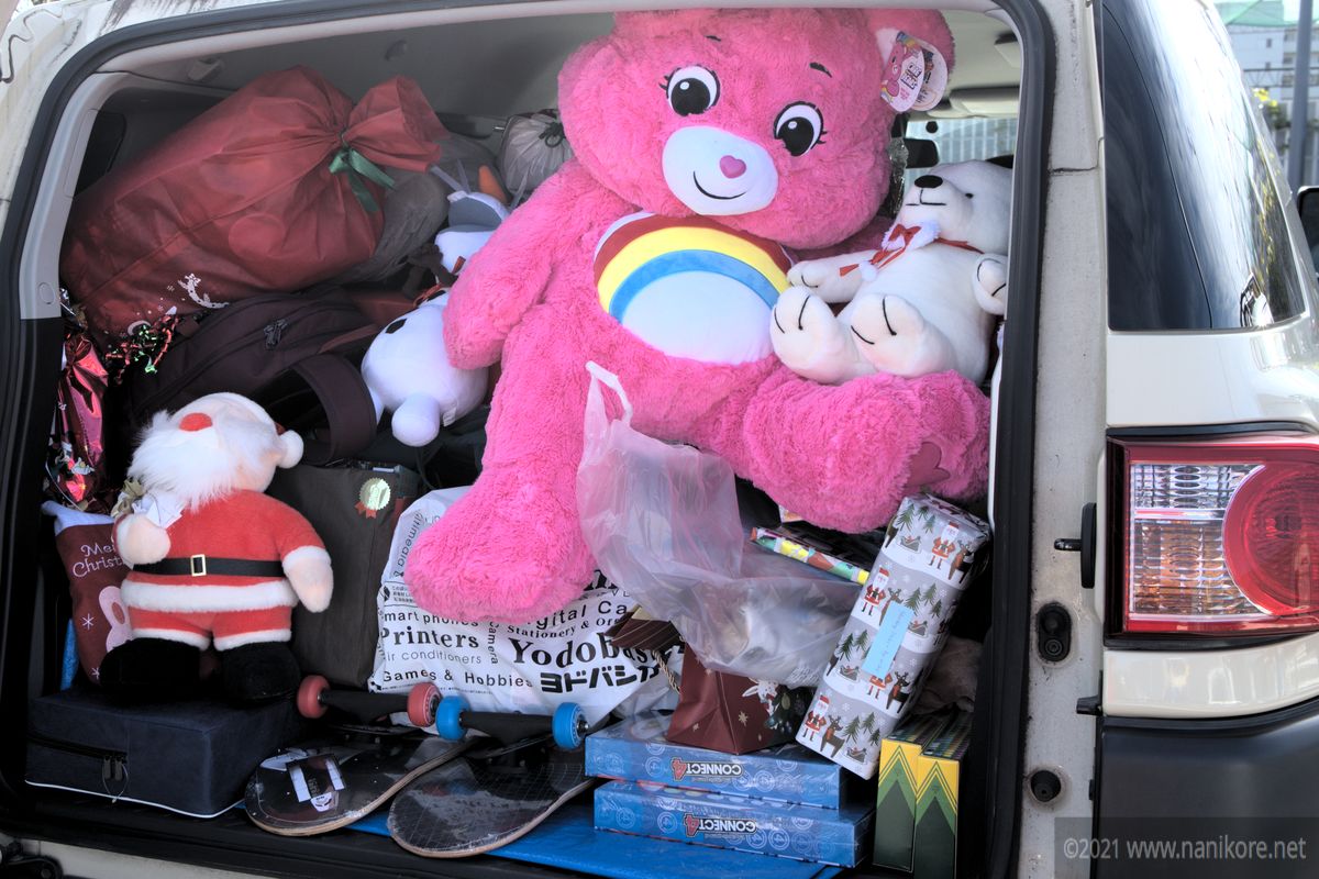 tokyo toy run 2021 gifts in the car