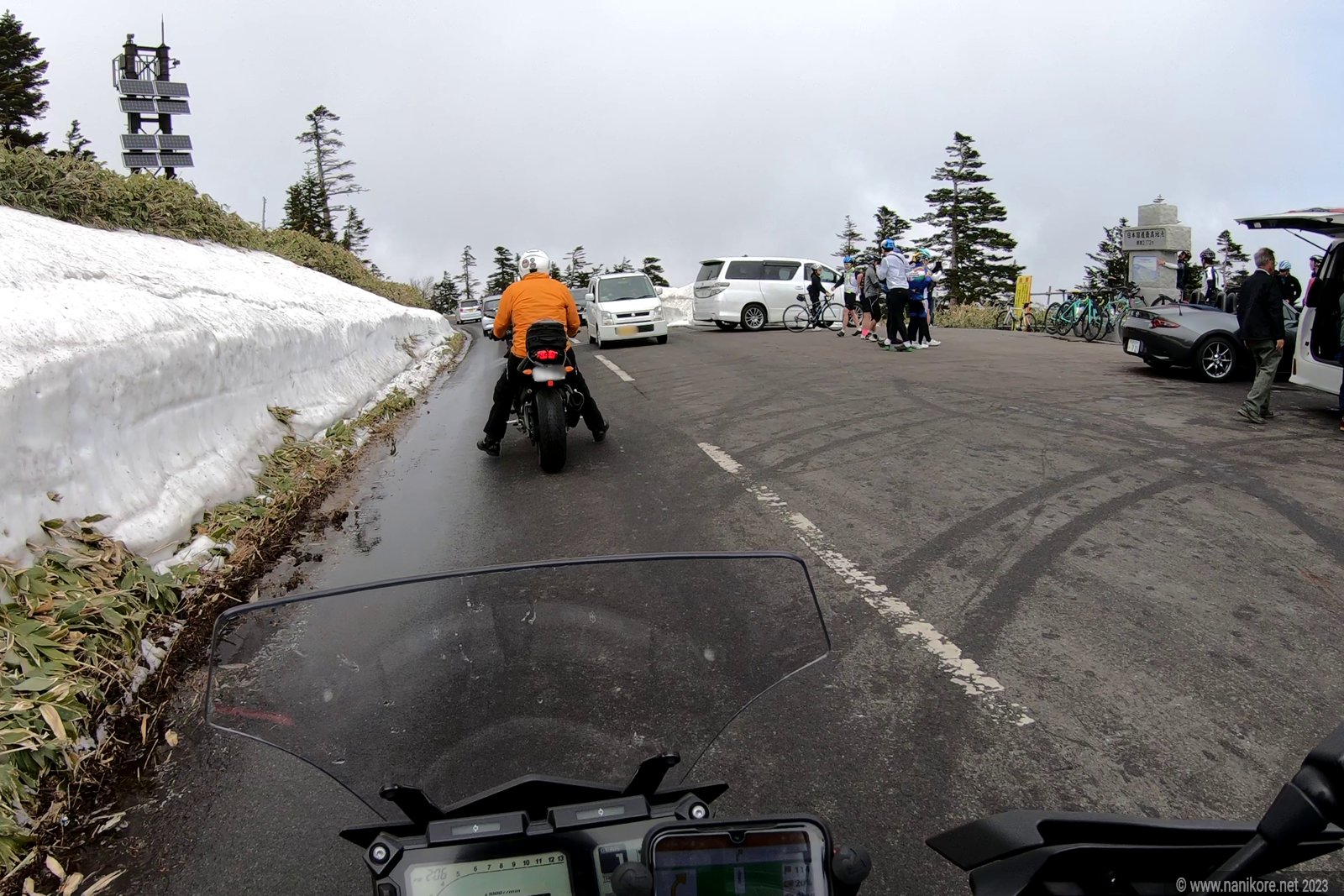 Busy at the highest road in Japan